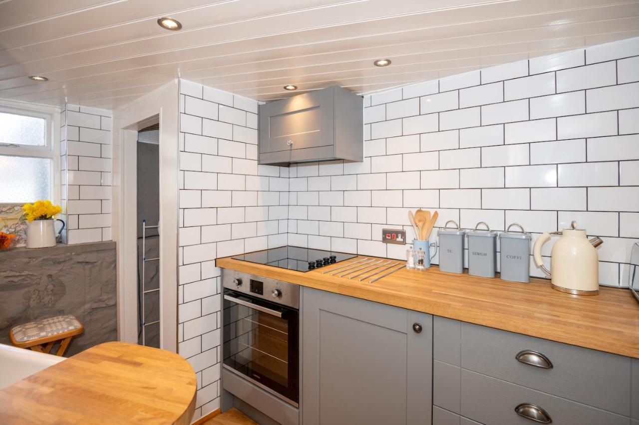Cottage In The Heart Of Dolgellau Exterior photo